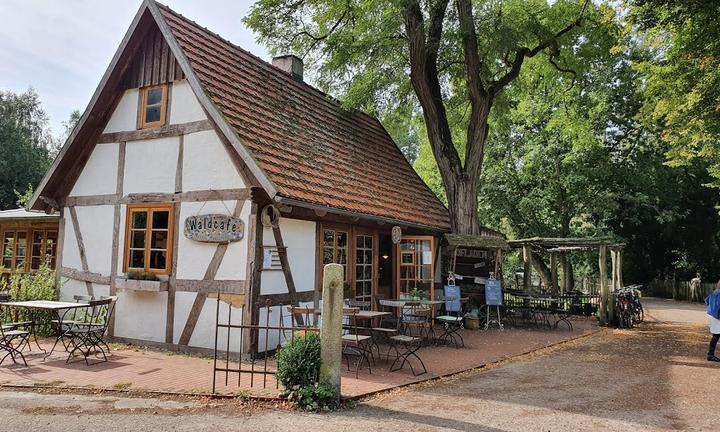 Meyers Hausstelle - Waldcafé & Restaurant mit Biergarten Rostocker Heide